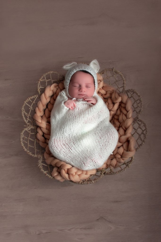 Bebé recién nacido durmiendo